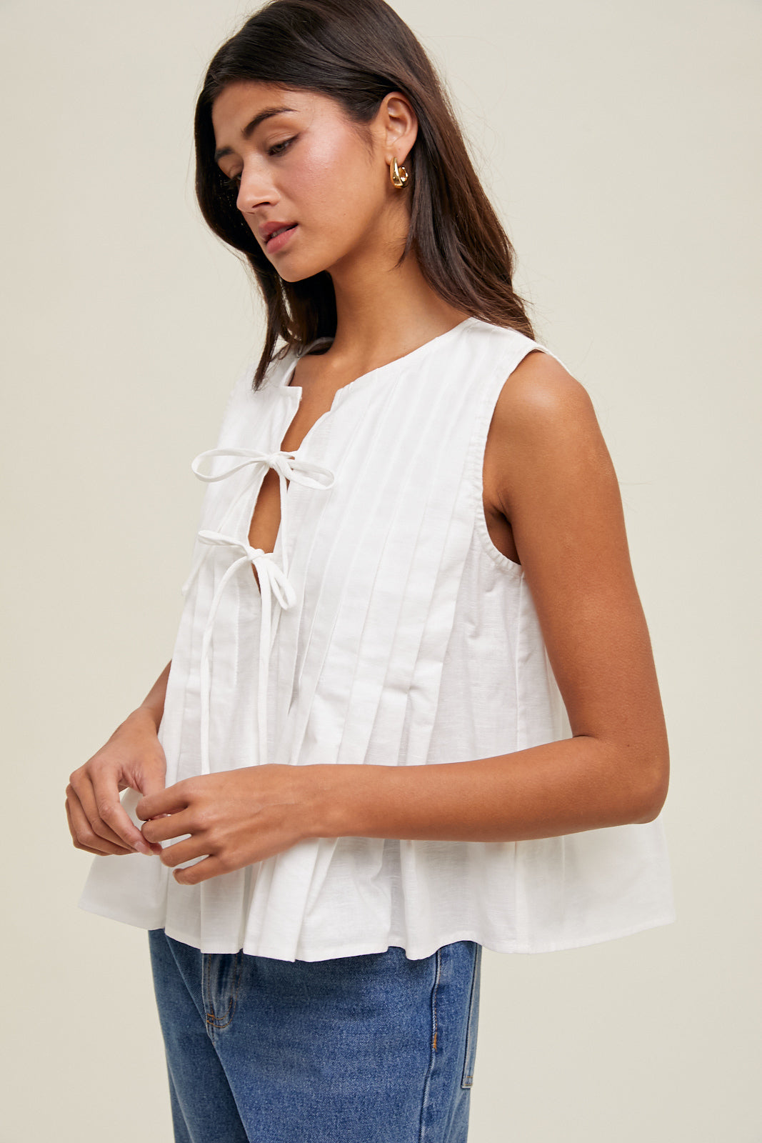 Amara BOW DETAIL SLEEVELESS PLEATED TOP