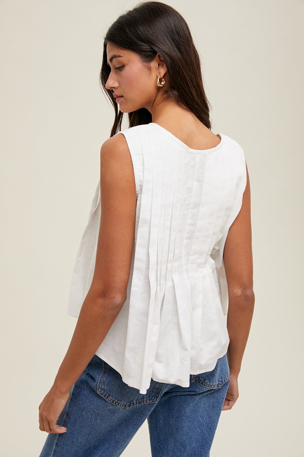 Amara BOW DETAIL SLEEVELESS PLEATED TOP
