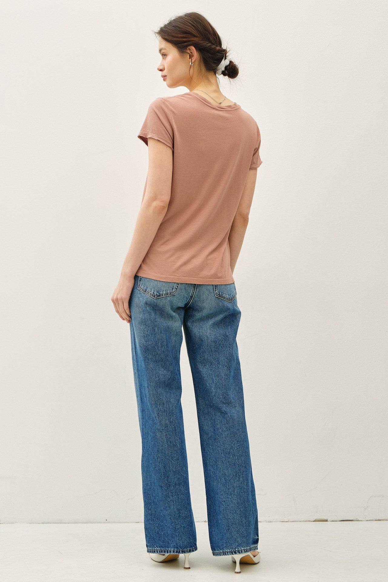 ULTRA SOFT V-NECK BASIC TEE-Caramel