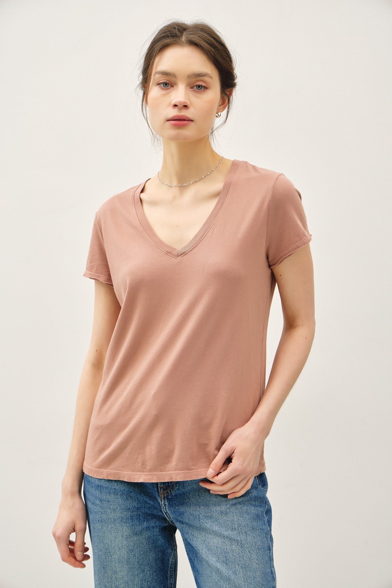 ULTRA SOFT V-NECK BASIC TEE-Caramel