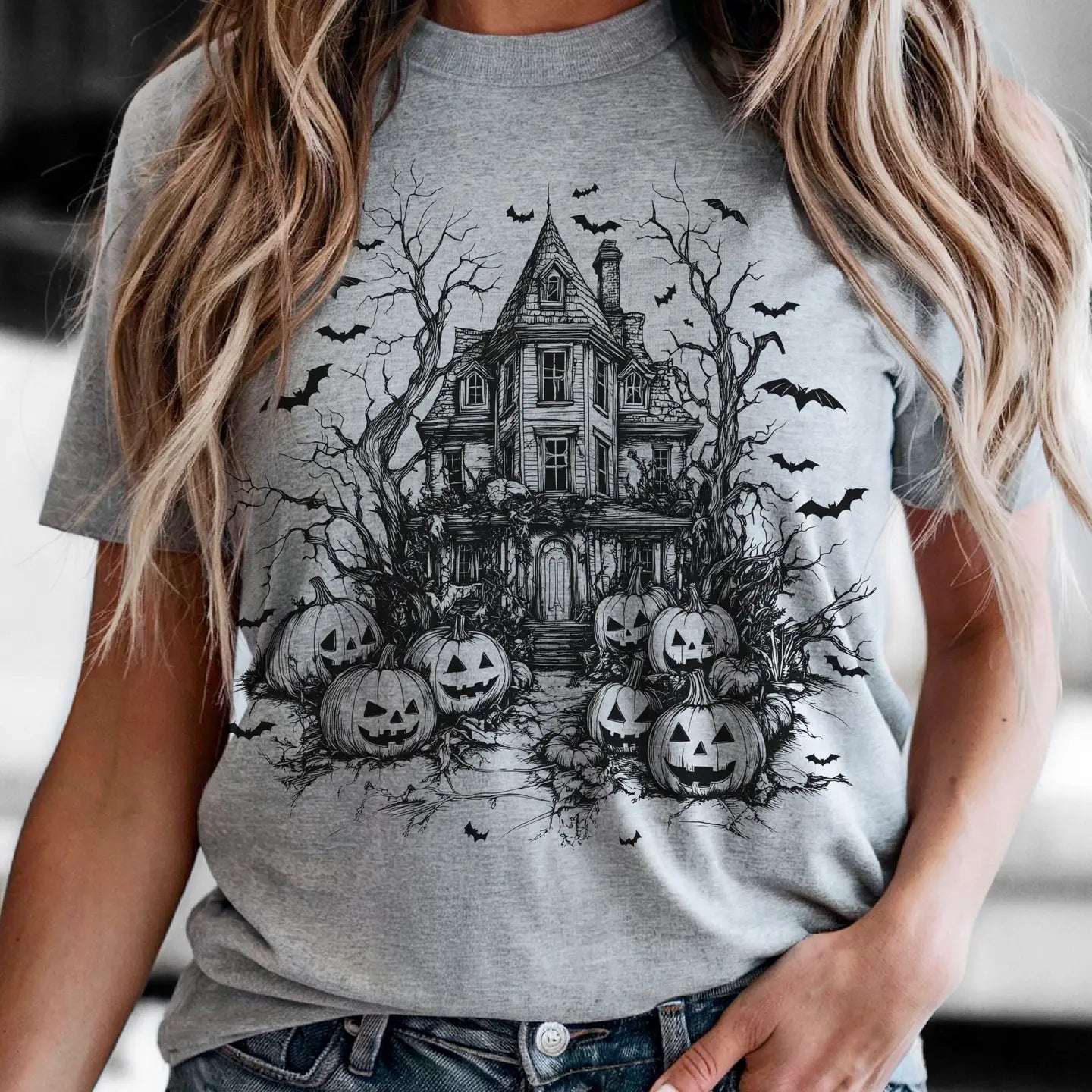 Halloween Haunted House Vintage Spooky Retro Graphic Tee Top