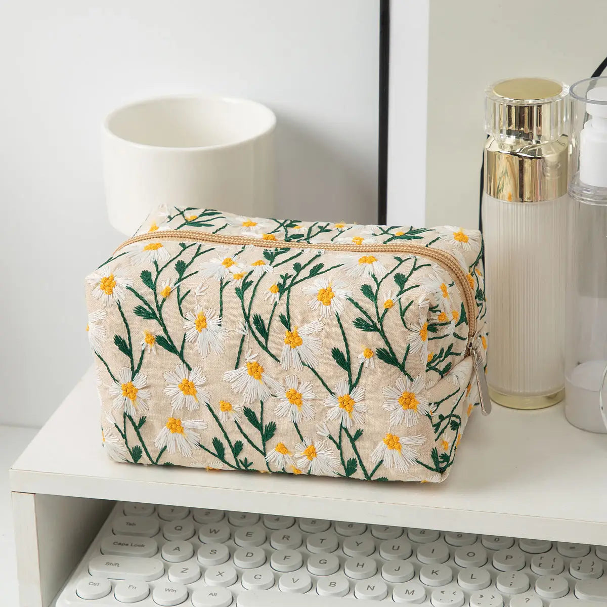 Daisy Embroidered Portable Storage Bag-C4