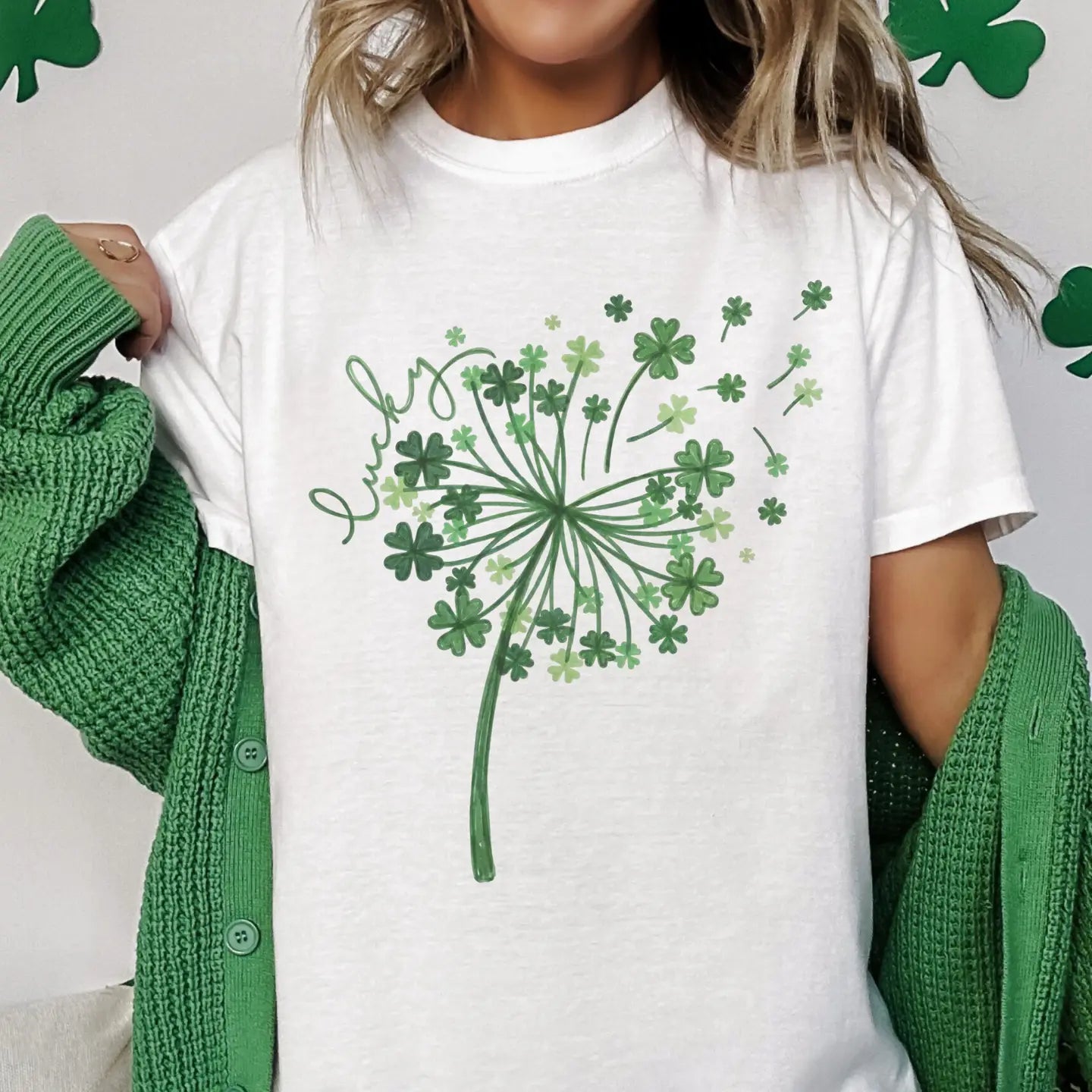 St Patrick's Day Vintage Green Lucky Flower Graphic Tee