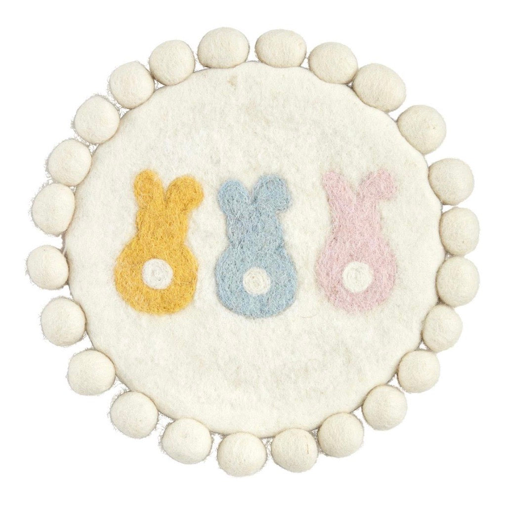 WHITE BUNNY WOOL TRIVET
