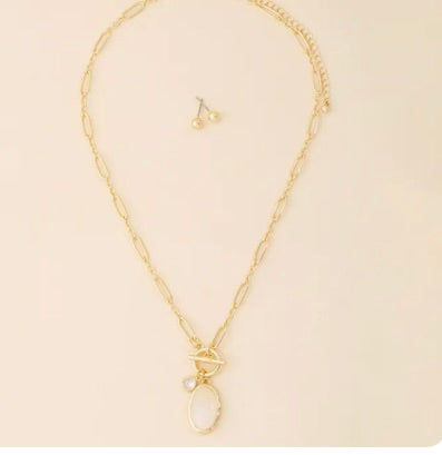 Paperclip Chain Toggle Necklace with Natural Oval Stone