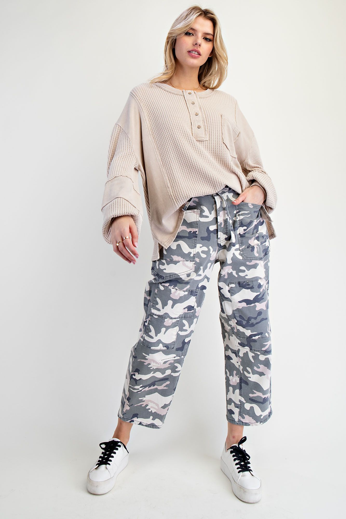 Oona THERMAL KNIT MINERAL WASHED HENLEY TOP-Mushroom