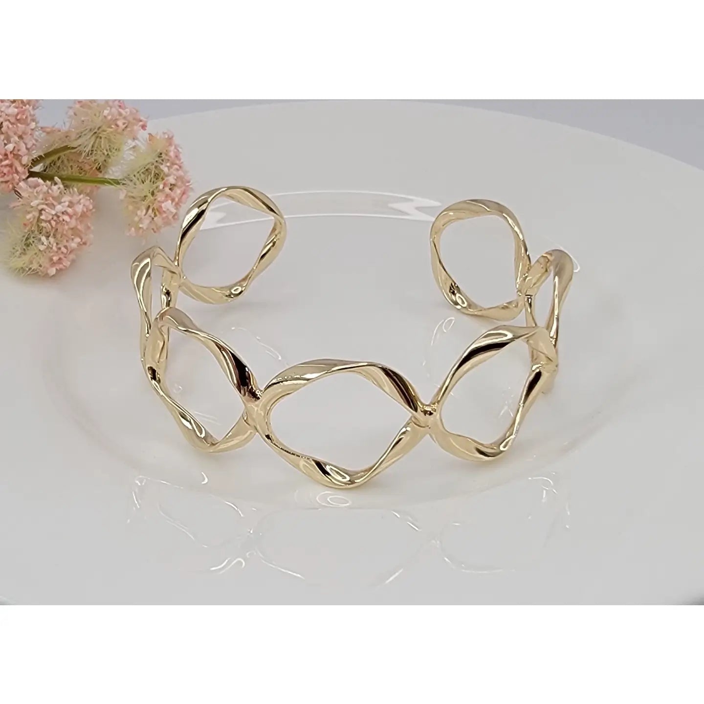 Twisted Circle Cuff Tarnish Free Bracelet-Gold
