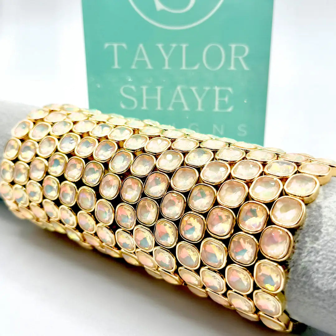 Taylor Shaye -Neutral