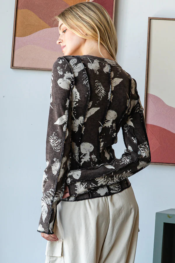 Sadie LEAF PRINTED SEAM EXPOSED LONG SLEEVE KNIT TOP-Black