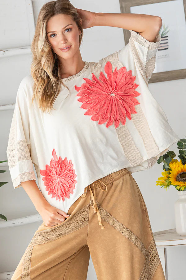 Della WASHED 3D FLOWER BOXY KNIT TOP-Cream