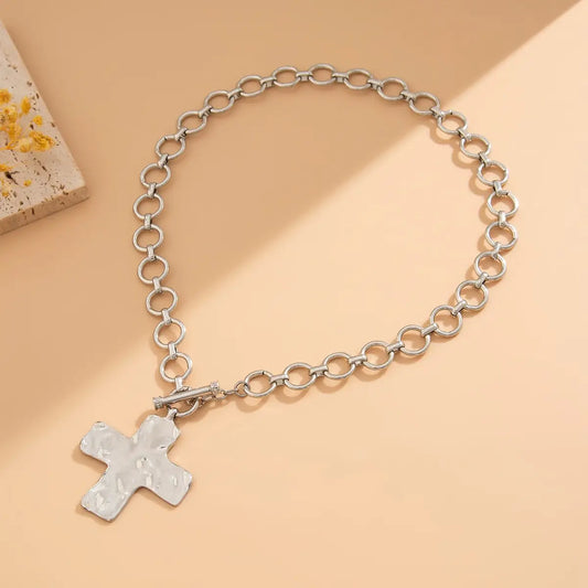 Notable Hammered Cross Front Toggle Necklace |-Silver