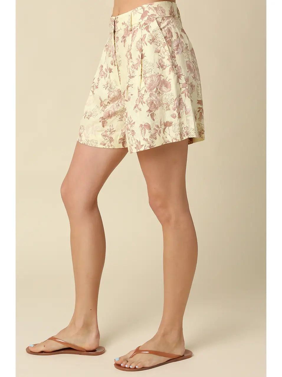 Daisy Floral Pleated Shorts-Pale Yellow