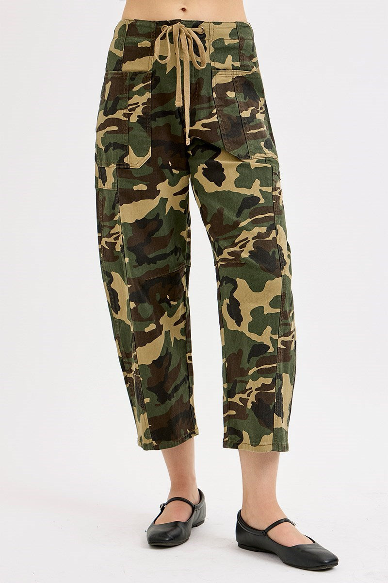Camo MID RISE FIT BARREL SLUNG PANTS