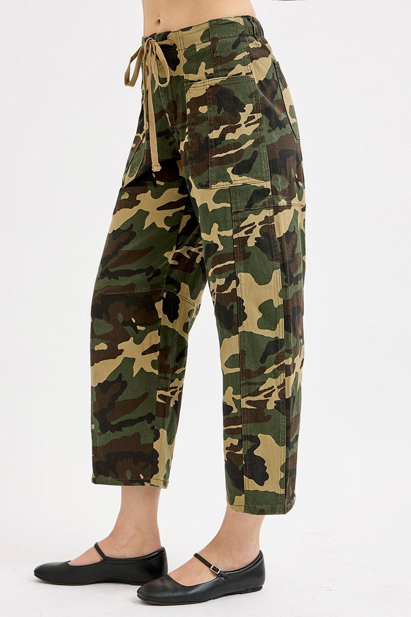 Camo MID RISE FIT BARREL SLUNG PANTS