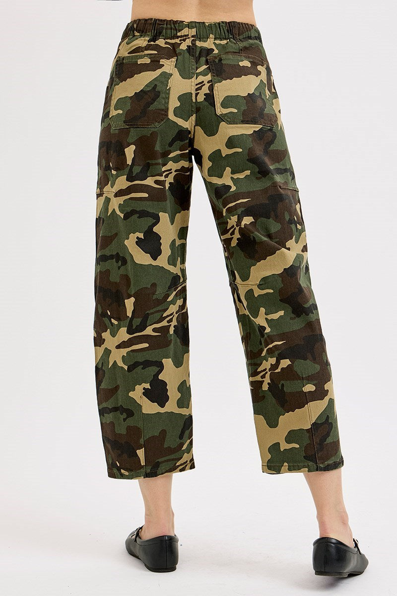 Camo MID RISE FIT BARREL SLUNG PANTS