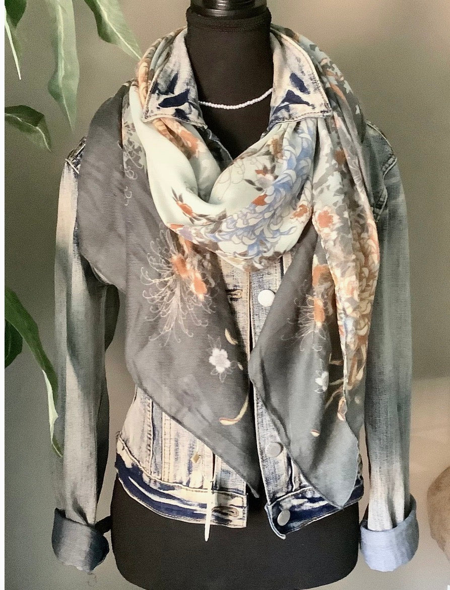 Scarf-Gray Garden