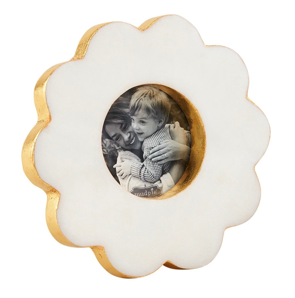 Mud Pie-Circle Scallop Frame