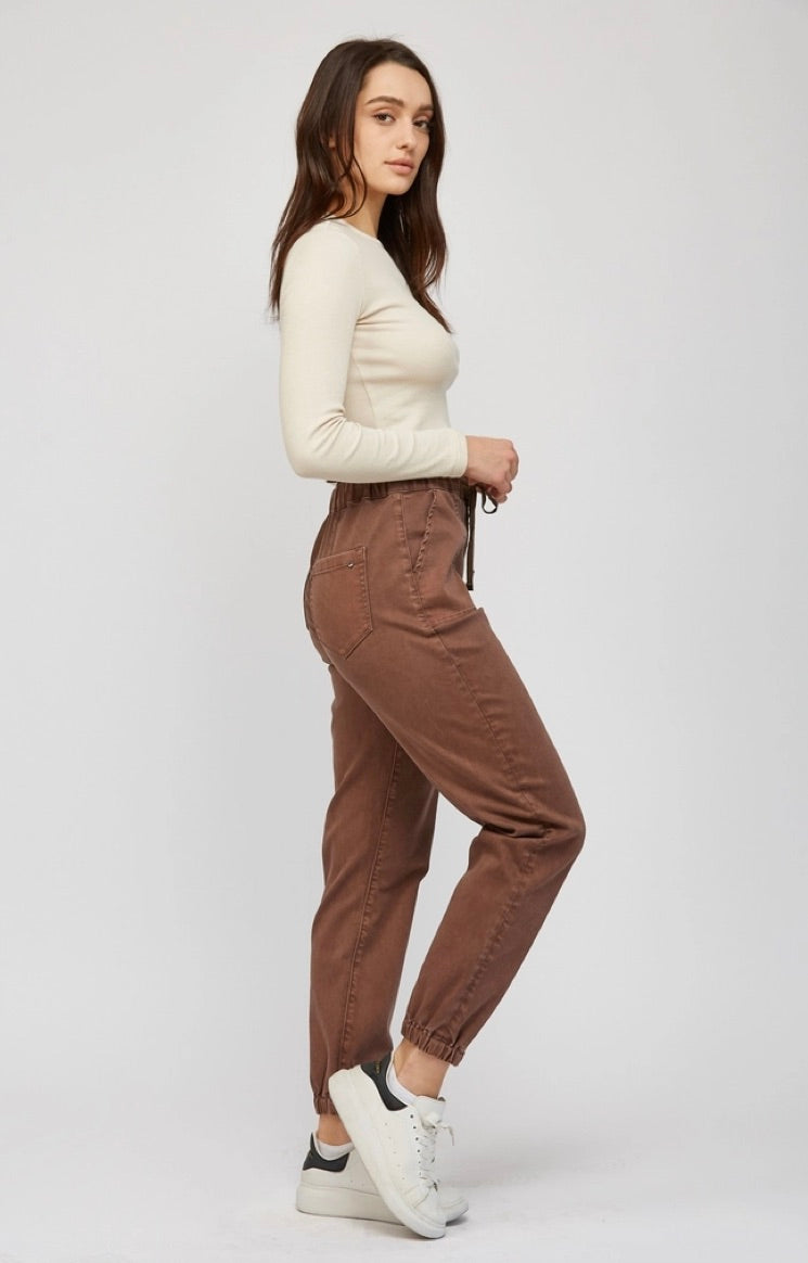 Mica High Rise Jogger Crop-Cocoa