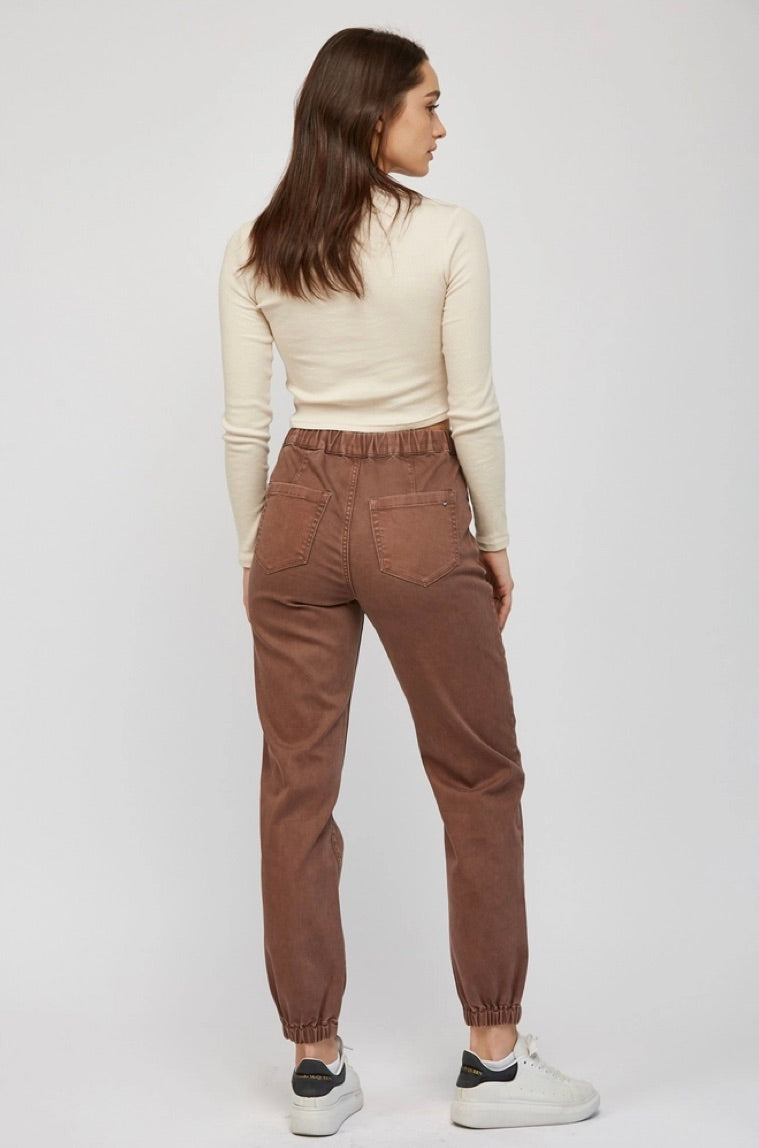 Mica High Rise Jogger Crop-Cocoa