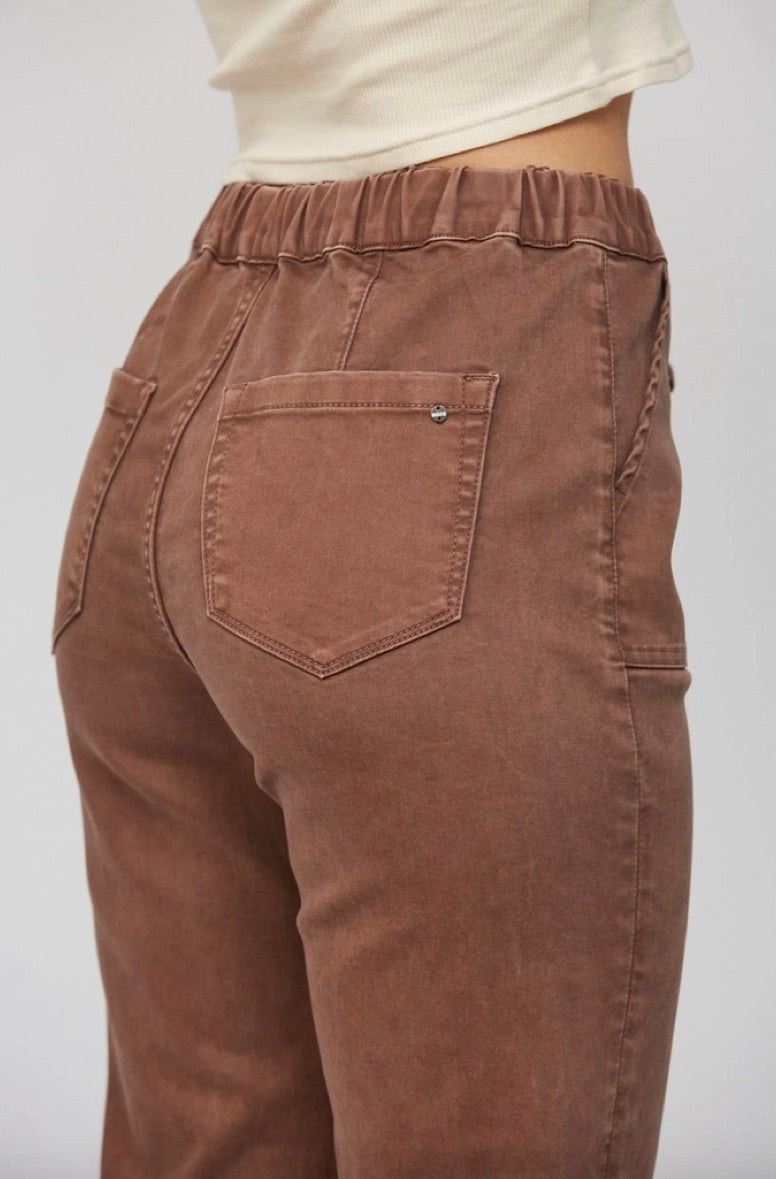 Mica High Rise Jogger Crop-Cocoa