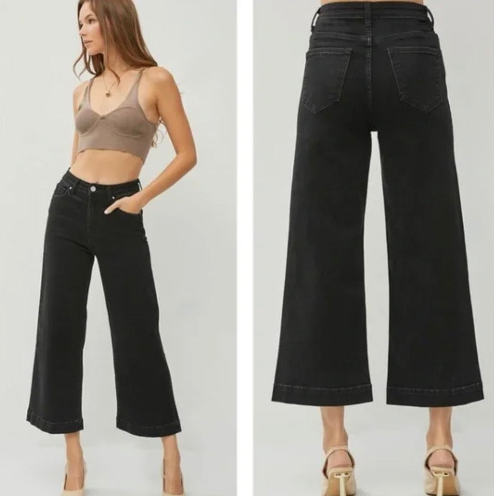 Risen Wide Cropped Jeans-Black