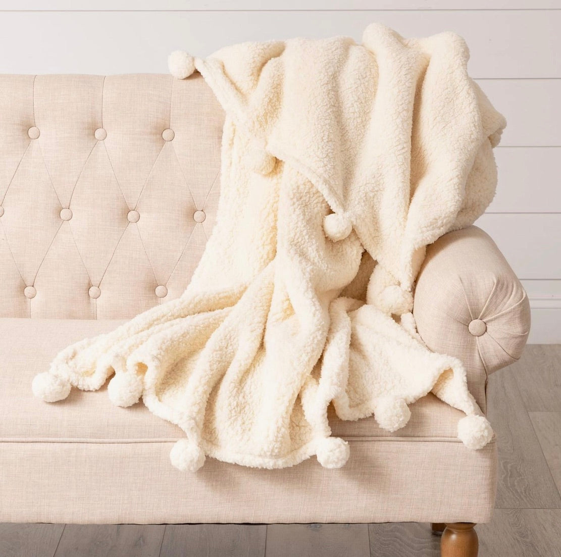 Throw- Dreamy Sherpa with Pompoms, White