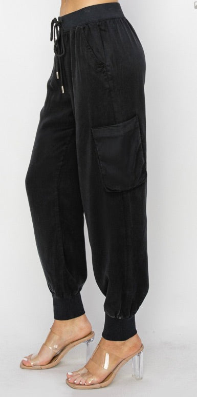 HIGH RISE CARGO JOGGER TENCEL PANTS-Black