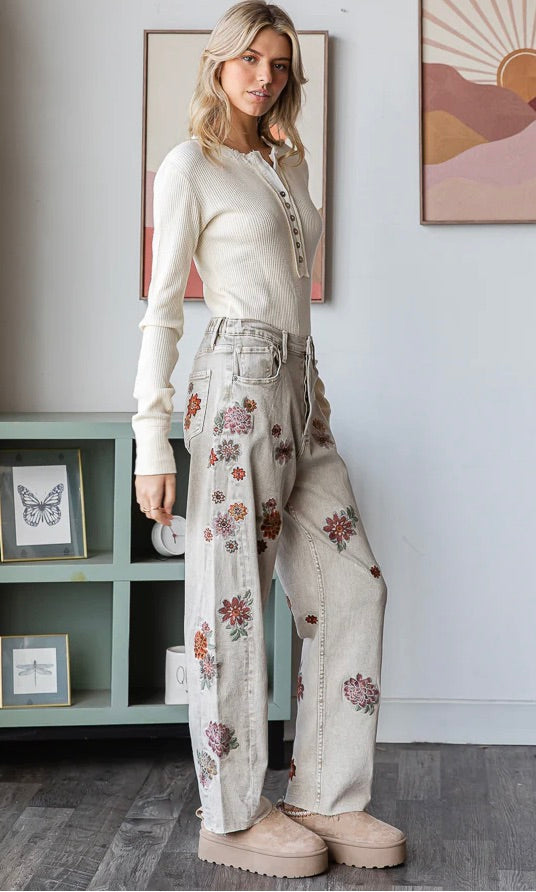 FLORAL EMBROIDERED GREY DENIM JEANS