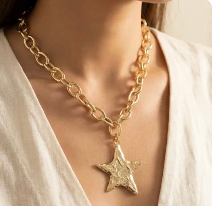 Star Chunky Pendant Necklace
