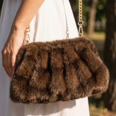 Pleated Plush Chain Strap Crossbody=Coffee