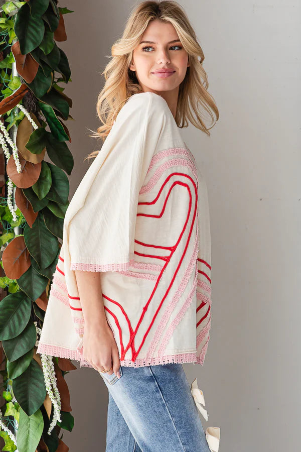 WASHED CONNECTIVE HEARTS V NECK TOP-Cream